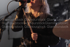 ellie goulding lounge on the farm day 2