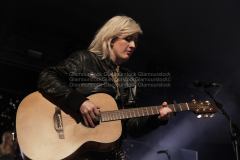 ellie goulding lounge on the farm day 2