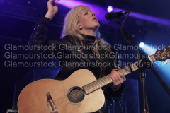 ellie goulding lounge on the farm day 2