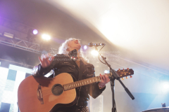 ellie goulding lounge on the farm day 2